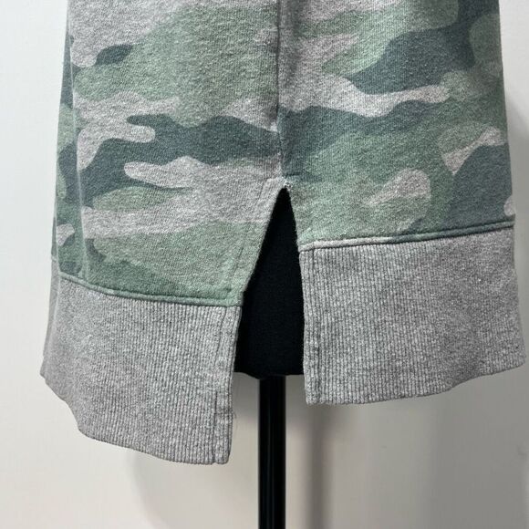 Time and Tru Camo Crew Neck Sweatshirt Size Small Women’s Green and Grey - Picture 5 of 10